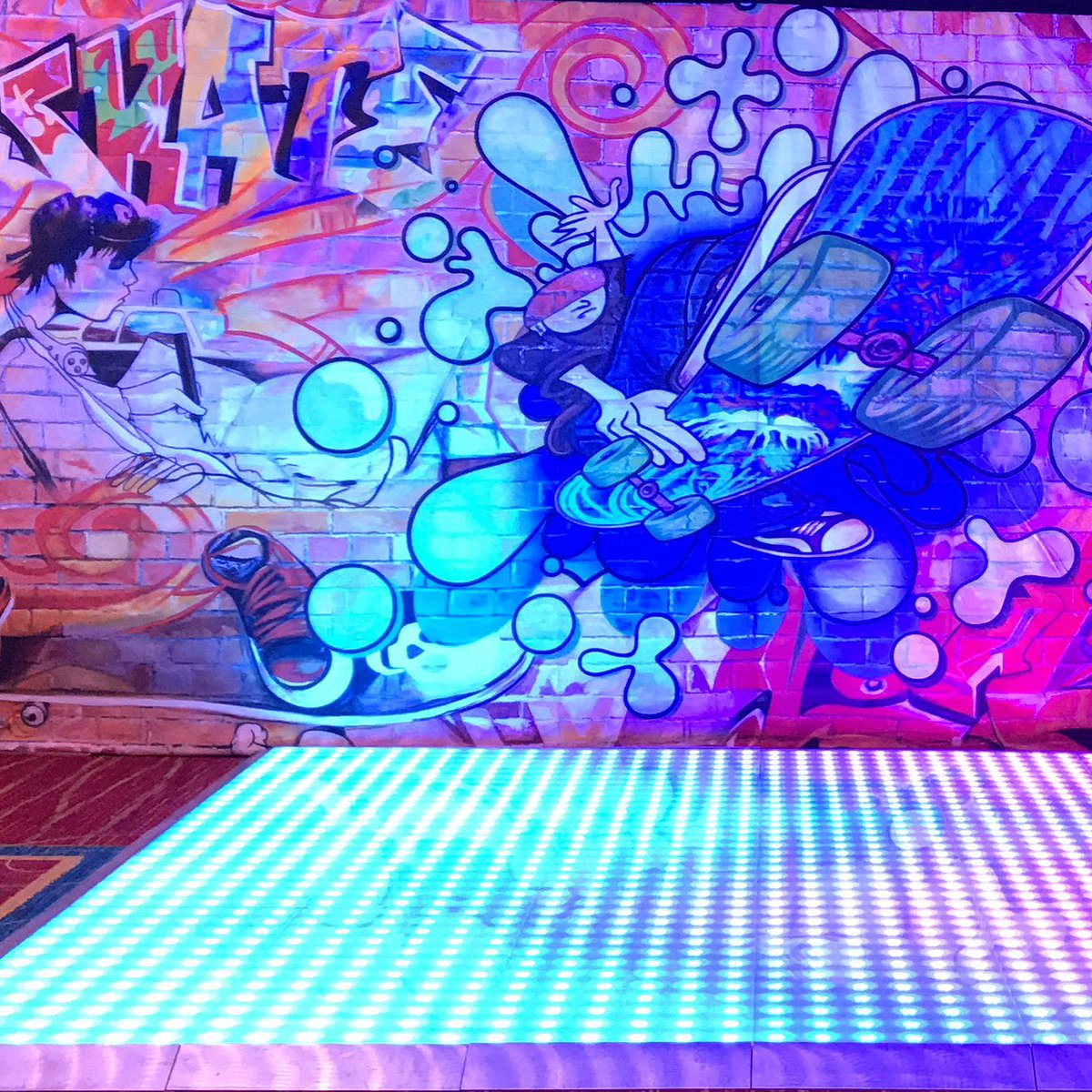 Lighting can transform our backdrops - especially when it’s this LED dance floor.✨🛹 #backdrops #lightingdesign