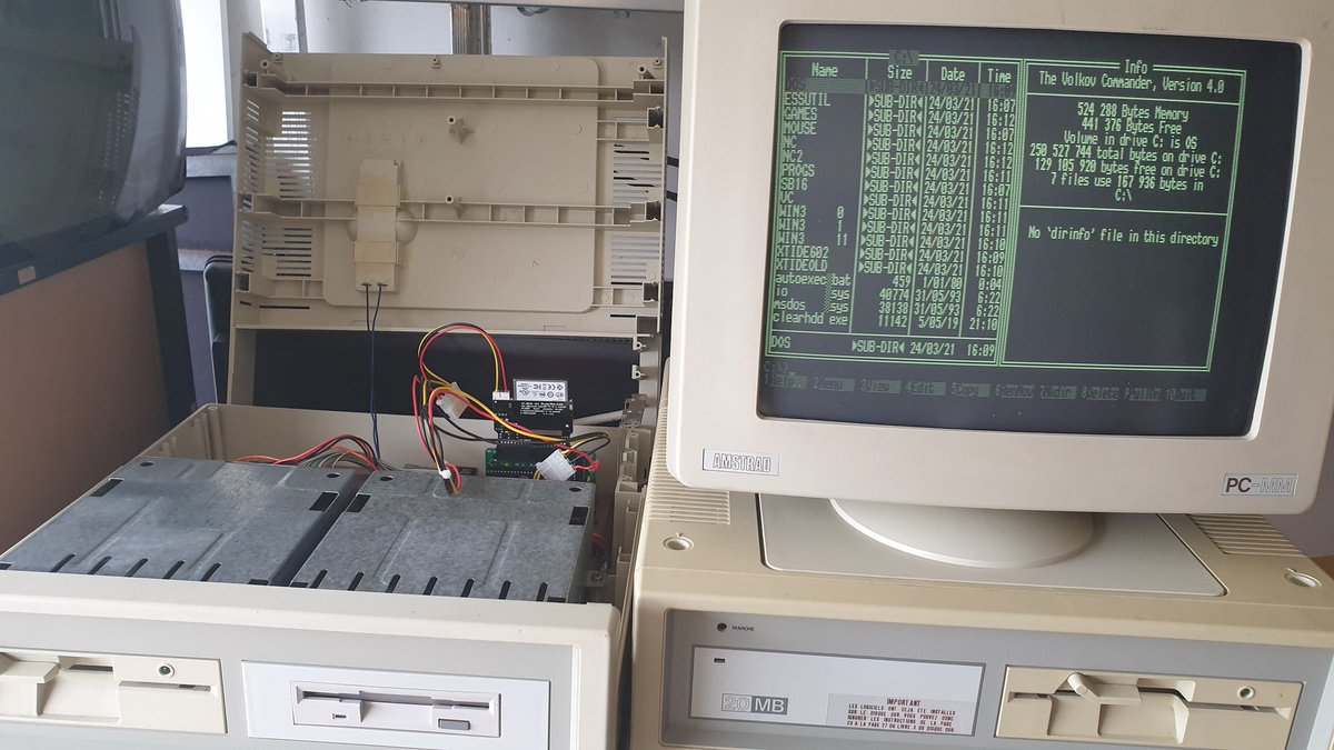 PPPCPAPAPODCAST's tweet photo. Trop fort 🥰 c'est déjà pré-installé et ça fonctionne du premier coup #RetroComputing #amstrad #xtide #msdos #80s encore quelques fignolages et c'est tout bon😁 J'attaquerai le deuxième avec une erreur Ram au démarrage 😉 https://t.co/HMP40kqdIe