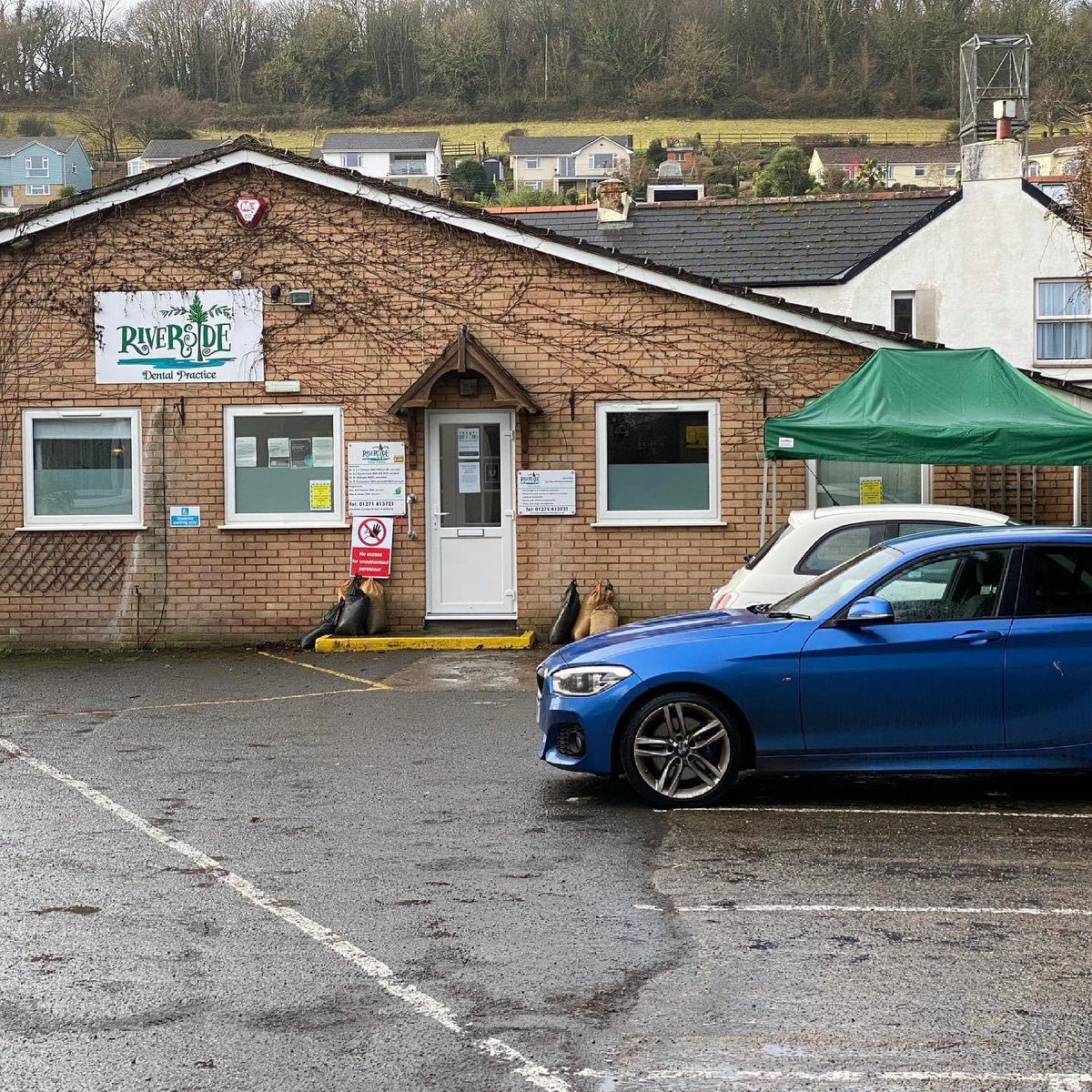 If you have a severe dental emergency this weekend please phone our on-call dentist Rhys Gabe (07919 410242) for advice.
NHS patients can also call 111.
Please leave us a voicemail on 01271 813721 if you have a non urgent query #dentist #braunton #dentalcare #northdevon