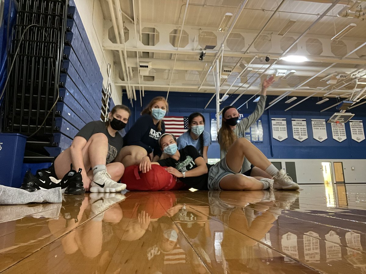 ICwclub_bball's tweet photo. I keep forgetting to post this lol
#lastpractice😢 #inourbag😔😷 https://t.co/9wqyvwkvXK