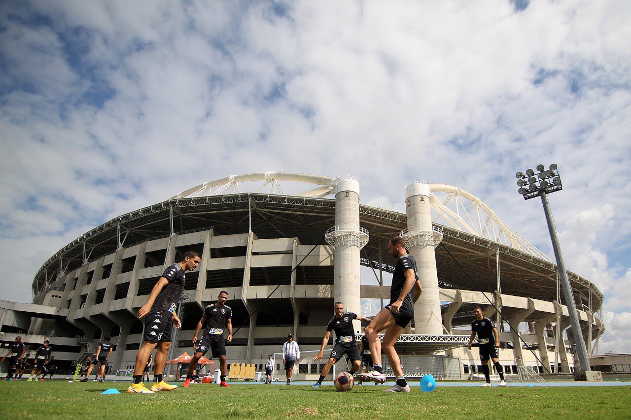 Botafogo F.R. on X: O Fogão tá 100% embalado no tapetinho! 🔥🏟️  #VamosBOTAFOGO  / X