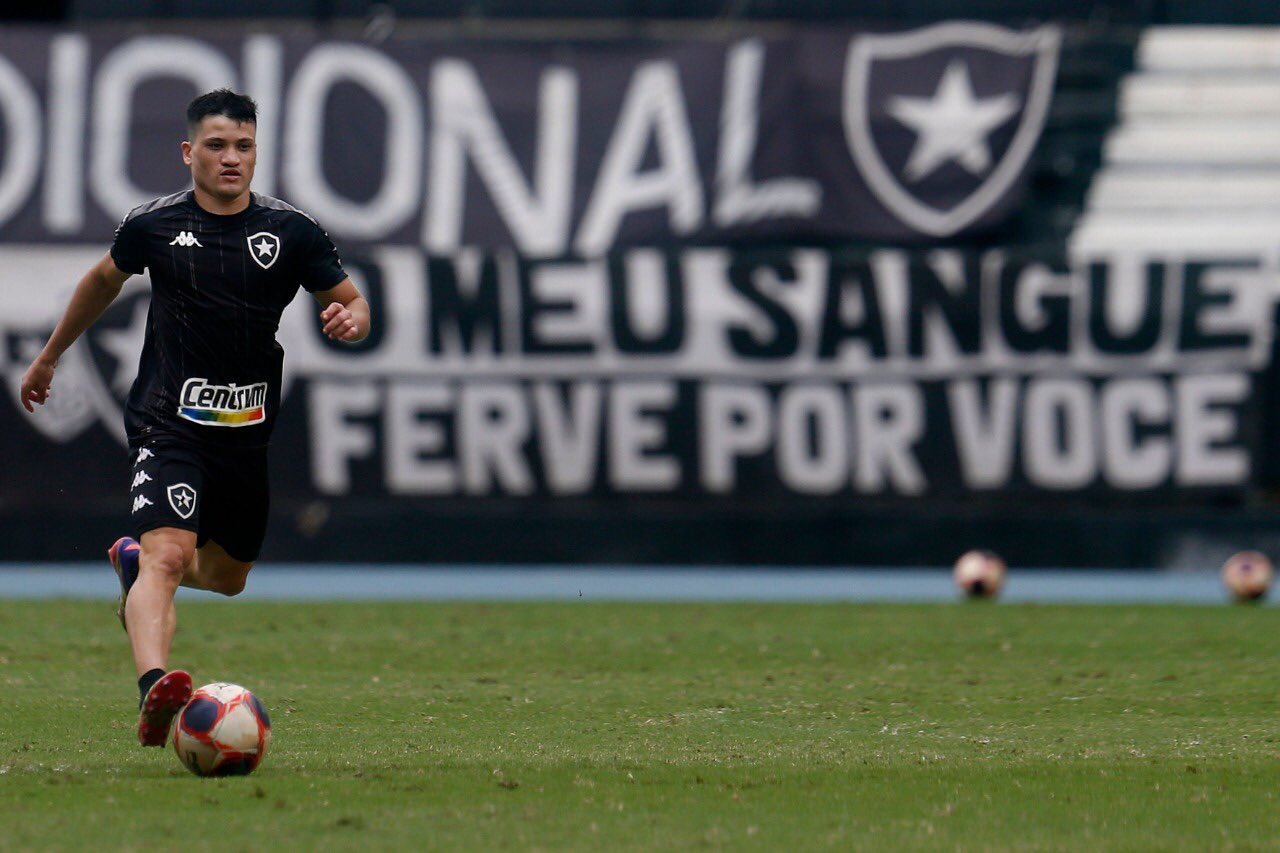 Botafogo F.R. on X: O Fogão tá 100% embalado no tapetinho! 🔥🏟️  #VamosBOTAFOGO  / X