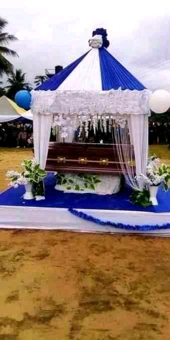 TheNationNews's tweet photo. PHOTOS: Tears as Iniubong Umoren is laid to rest. #JusticeforHinyHumoren https://t.co/skYB87U8Kh