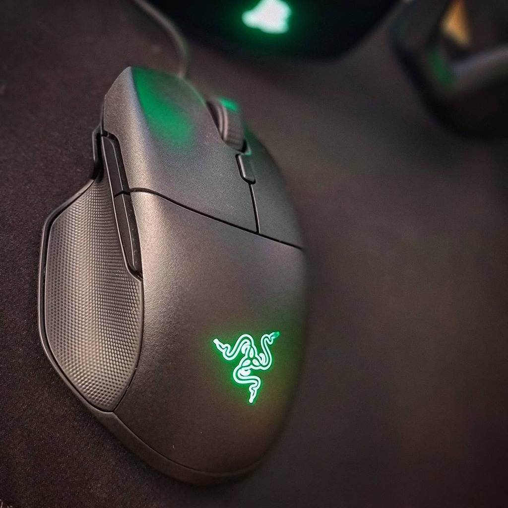 DaddyRaging's tweet photo. Dejamos atrás un ratón con mucha luz pero poca fiabilidad, para jugar con un @razer, con el que no puedo estar más contento. 
Sigue teniendo el toque RGB, que me hará matar más en los shooters 😜, pero con una linea algo más minimalista y elegante, má… https://t.co/dCRCvAKvoj https://t.co/IGUBwoWKFd