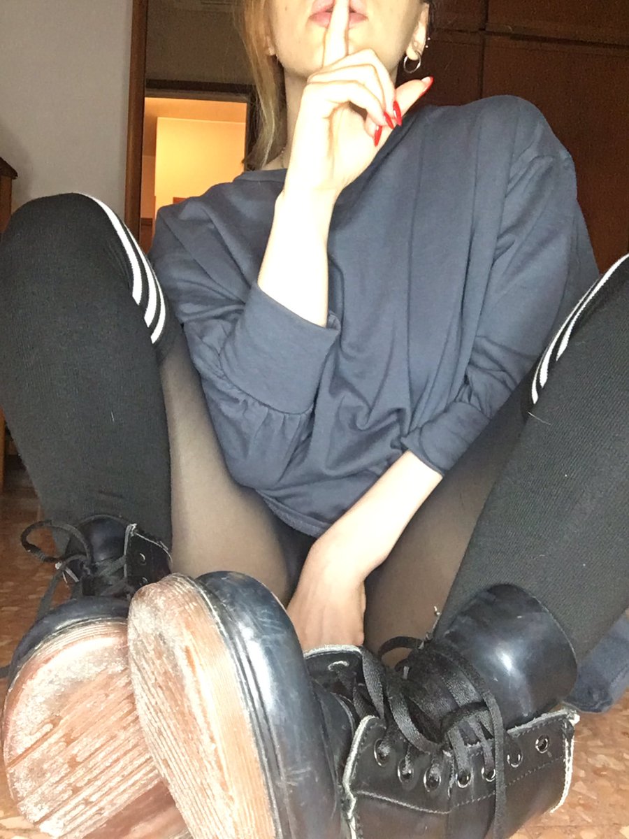 Rebekascreed's tweet photo. i bet you would lick these muddy soles right  away @Rtfindom11 @officialfindom @rt_feet @FeetPromo @findomitalia https://t.co/KkbwFgzXOA