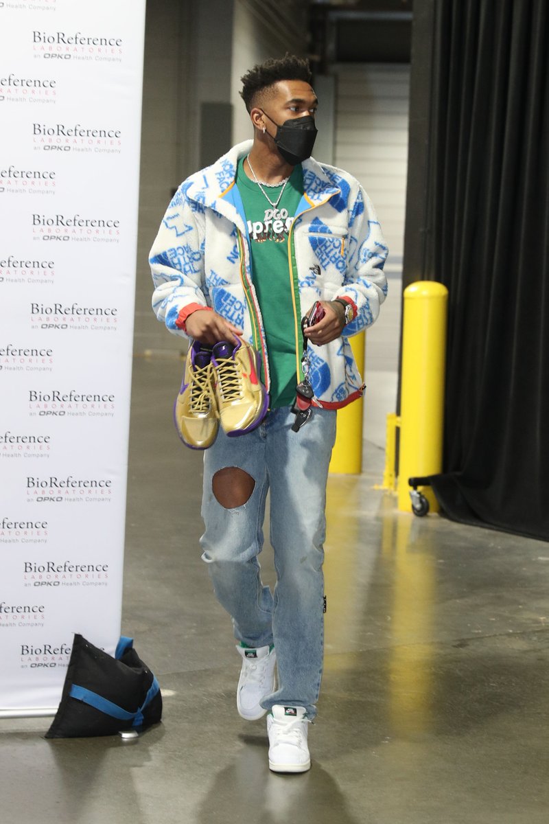 kobe hall of fame on feet