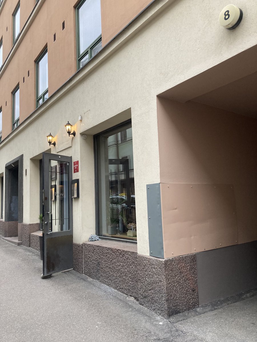Must be something to do with the address.....
8 Vironkatu #helsinki has consistently been a great restaurant venue for at least the past 20+ years I have had the chance to go there https://t.co/VqZR1pw7FD