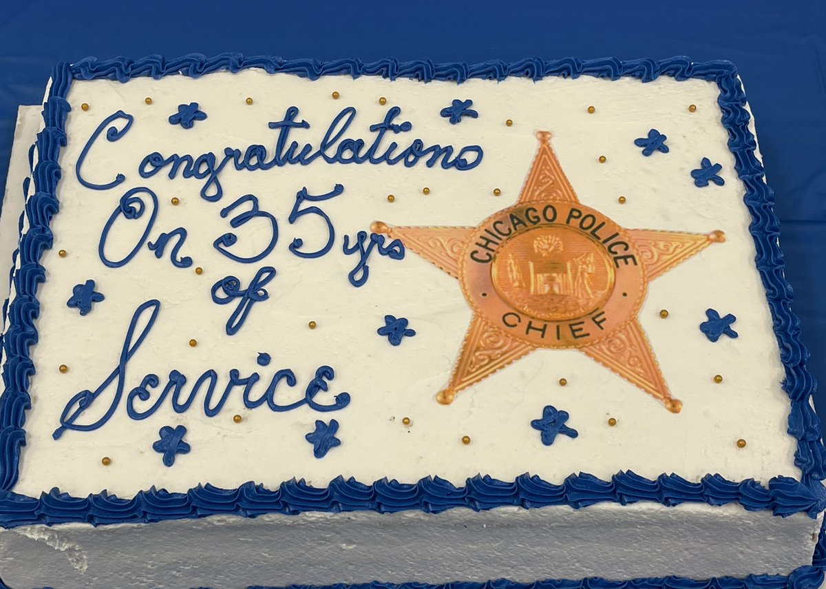 Chicago_Police's tweet photo. Congratulations to Lt. Guerra and Chief O’Donnell on their well deserved retirements. Your dedication has made the #ChicagoPolice Department better. Good luck on your future endeavors! 

#CPDMediaCar https://t.co/VZWvkI0FCB
