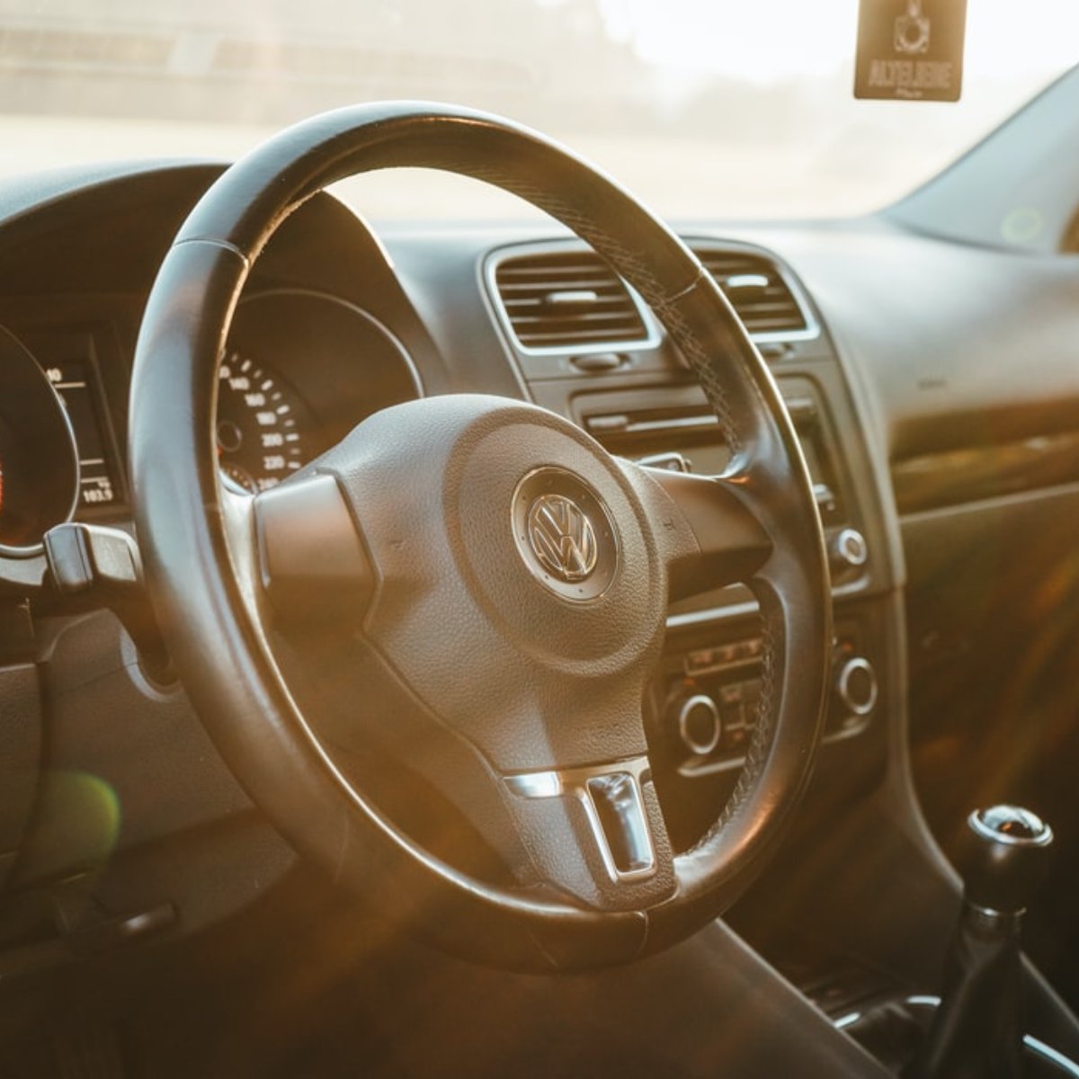 CharlieUseCars's tweet photo. Just like your skin, your car’s dash needs protection from the sun. Too much UV exposure can lead to cracks and fading. Always remember to use your sun visor when parking outside! #CharliesUsedCars #UsedCars #CarSales #CharliesHuntsville #HuntsvilleAuto https://t.co/acfRXtQTUB