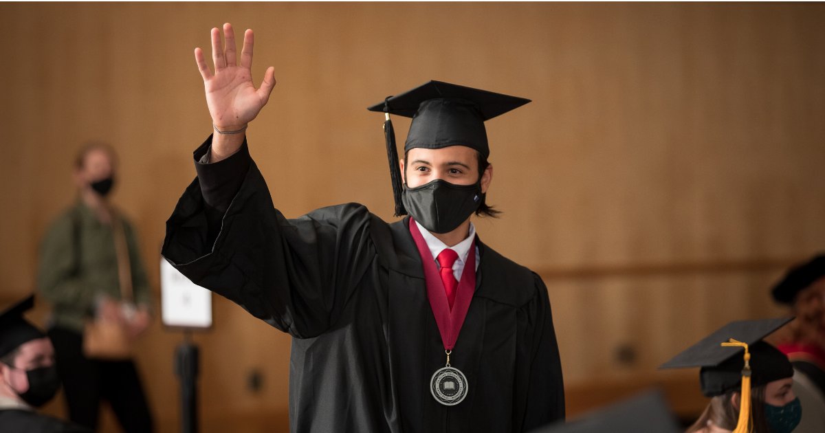 HamlineU's tweet photo. A few great photos from the Class of 2020 Commencement last Friday! #Classof2020 https://t.co/TA13GcFF5L