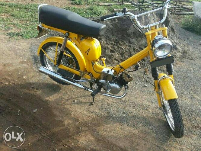 TheGhostRider31's tweet photo. 133/365-Kolhapur based Kirloskar Ghatge Patil Auto Ltd or #KGP launched their 2nd model based on the Lambretta 48 derived Laxmi moped as the #Pizzaz. This had a Kickstarter instead of the pedal start and had a number of modern features. Unfortunately, all production ended in 1990 https://t.co/AN5GymQ7Fl