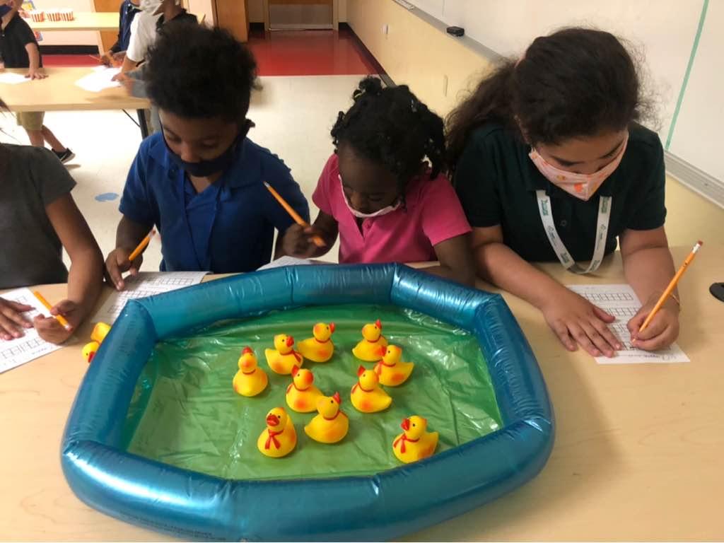 I love MDE because our kinder teachers are so creative! Check out this awesome math carnival theme room transformation to work on decomposing teen numbers! #mdeproud #whyilovemde