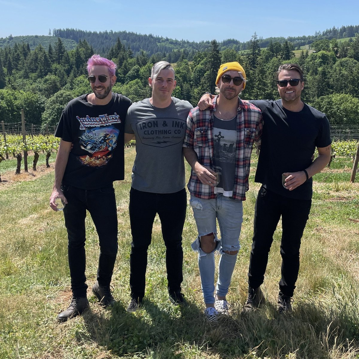 AllTimeLow's tweet image. Four pretty best friends