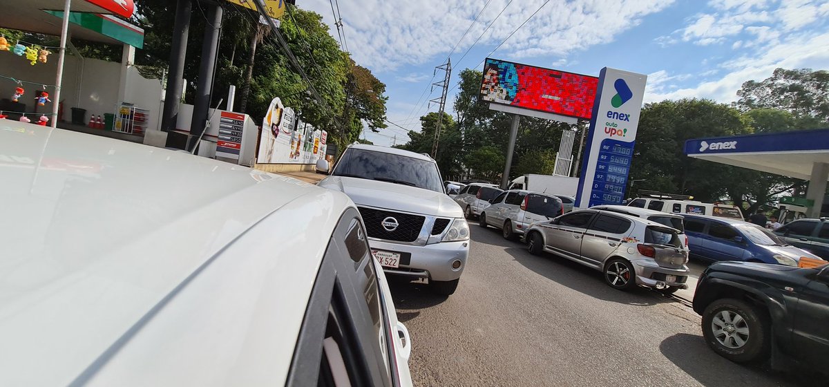 jajuanpi's tweet photo. No está preparado nuestro país para estas clases de promociones ENEX PARAGUAY, el paraguayo no respeta las señales de tránsito y solo piensa en sí mismo. @pipo_dios @Horacio_Cartes @sol_cartes https://t.co/IoXXazr1V1