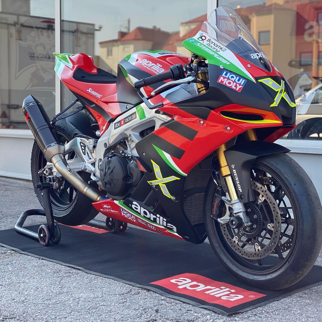 VR77™ tweet media