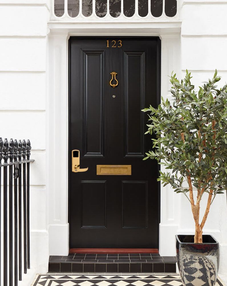 prodigysmrtlock's tweet photo. A matching door lock is a perfect way to create a great first impression of your home. Choose from our premium finishes–Flat Black, Satin Nickel, Satin Chrome, or our limited edition Bright Brass (pictured). Order here: https://t.co/07i06YfASy.
#keylesslock #chat #homeprotection https://t.co/hH62fmM3Z5