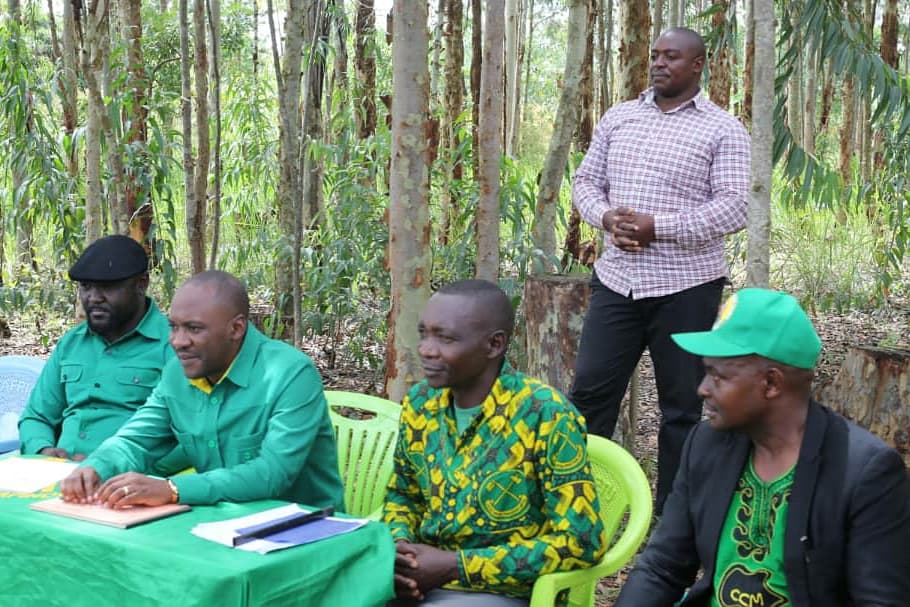 AmidaChaurembo's tweet photo. Katibu mkuu @uvccm_tz ndg. Ryamond Mangwala akiwa na msaidizi wake Ndg. Alphonce p. Muyinga a.k.a @alphanga katika heka heka za kutafuta kura kigoma katika uchaguzi mgodogo
@ccm_tanzania @Nnauye_Nape @AsiaAbdallah16 @MsigwaGerson @hpolepole @ummymwalimu @DBiteko @TuliaAckson https://t.co/YhVnspv147