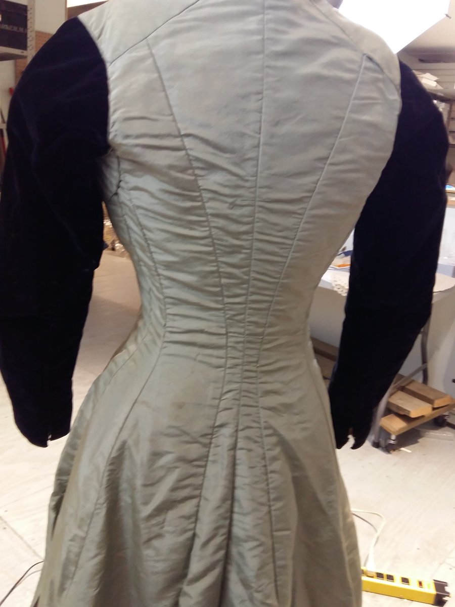 GlanmoreNHS's tweet photo. It's #FashionFlashbackFriday! From Glanmore C.1870 this velvet and silk dress with sweep train is lovely.
What era of Fashion interests you? #Museumsfromhome #MayisMuseumMonth #MuseumConnectionsON #cityofbelleville #glanmore #FasionFriday #FlashbackFriday #ilovemuseums https://t.co/TB82BrOvPq