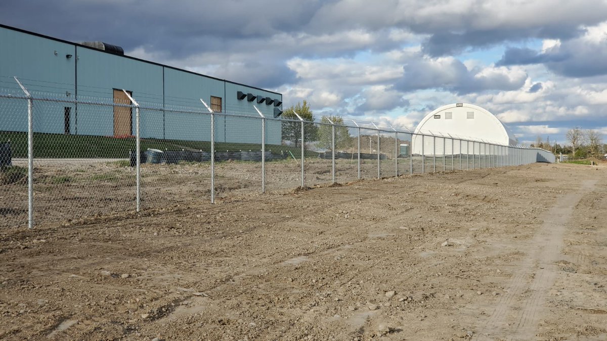 InLineFence's tweet image. Wrapping up the week with this security fence project in Woodstock! Looking to security your property? Chain link is the way to go!

Give us a call or visit our website for a quote. The team at In-Line is here to help. in-linefence.ca