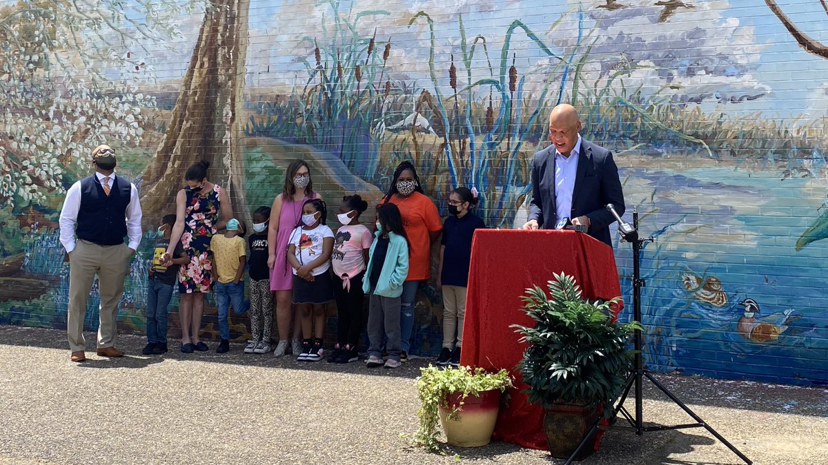 LudlowSchool's tweet photo. Thank you so much to @fundPHLschools and @GiantFoodStores for all of their support! More photos to come! 💛 https://t.co/BOEWPtJSbm