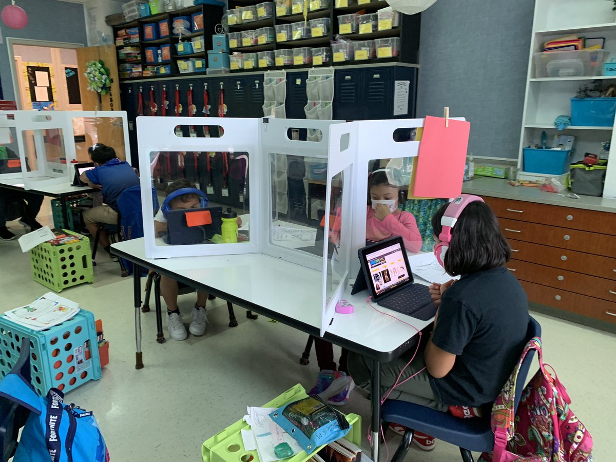 MrsMantonsClass's tweet photo. Researching on different careers. @PetersColonyES https://t.co/r2JogrgqkT