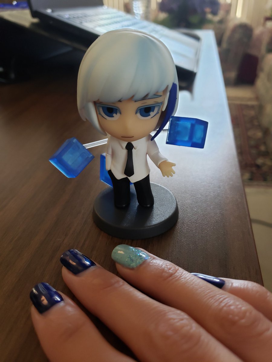 msvanitylang's tweet photo. #Handposing w/ my Koon #figurine.💙 Also have Endorsi, Rak &amp; Baam. Maybe for my next gel manis I should theme my nails to them.😜

#koonagueroagnis #khunagueroagnes #towerofgod #gelmani #nailart #manbarondena #manbarondenna #lightbearer #lighthousecubes #imbluedabadeedabada💙 https://t.co/3Vjky22nw2