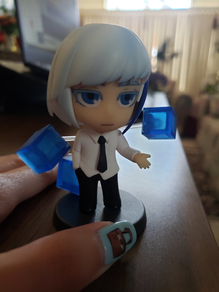 msvanitylang's tweet photo. #Handposing w/ my Koon #figurine.💙 Also have Endorsi, Rak &amp; Baam. Maybe for my next gel manis I should theme my nails to them.😜

#koonagueroagnis #khunagueroagnes #towerofgod #gelmani #nailart #manbarondena #manbarondenna #lightbearer #lighthousecubes #imbluedabadeedabada💙 https://t.co/3Vjky22nw2