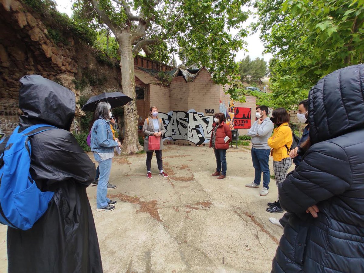 Aquest matí hem gaudit d’un agradable passeig al voltant de la Plaça Font d’en Fargues i l’@EscolaFFargas amb la companyia de <a href="/janetsanz/">Janet Sanz 🍉</a> repensant, imaginant i reivindicant una espai per a tothom a una zona privilegiada de Barcelona. Grácies a tots per la visita!
