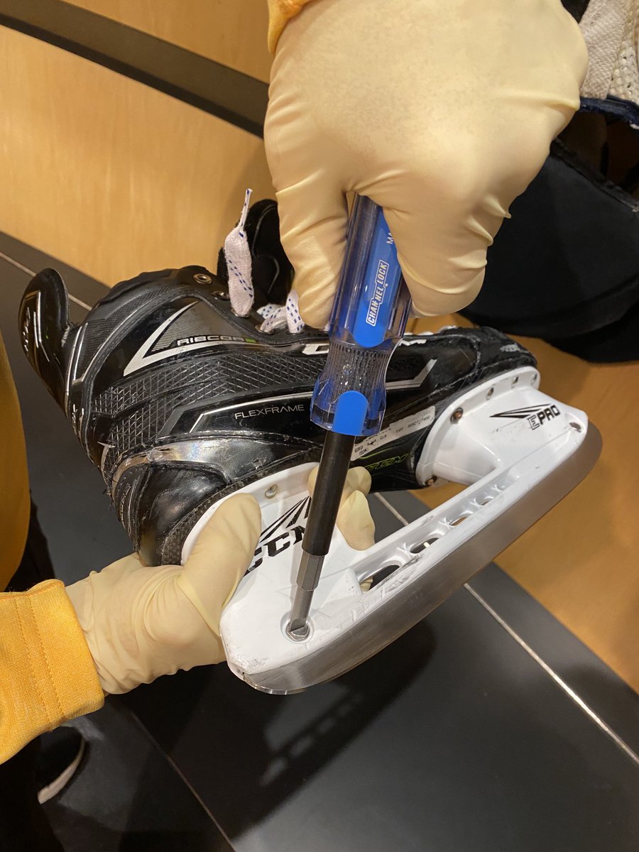 Making sure the skate steel is tight in the holder.