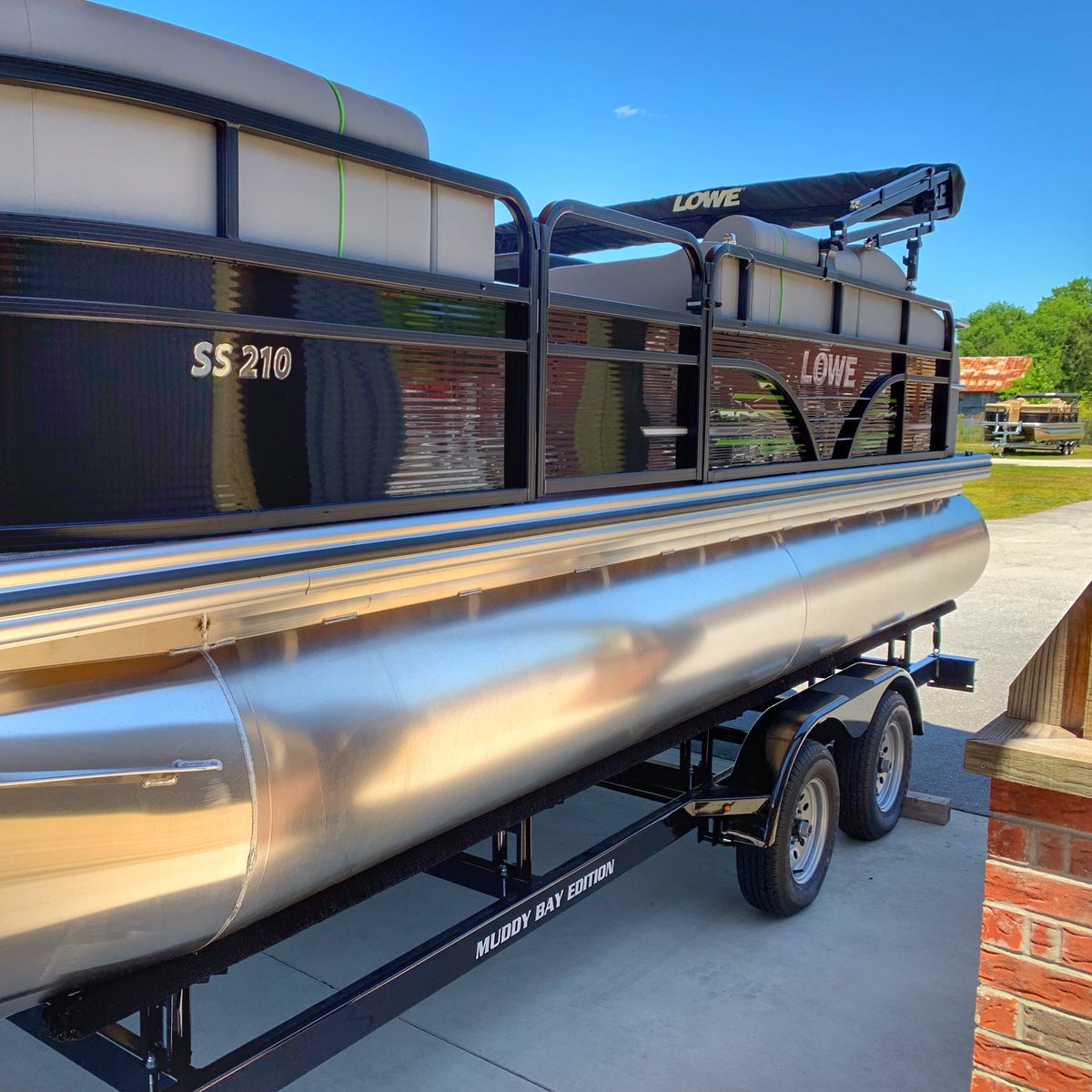MuddyBayMarine's tweet photo. Chris Dodson of Greenwood, SC with his new LOWE® SS210 with the fast MERCURY® Four-Stroke. The Dodsons are officially summertime fun ready! Thanks for letting MUDDY BAY® be a part of it!  #letstakeitoutside 💦
#muddybay
#duckmark 
#muddybaymarine 
#muddybayoutfitters 
#marshtide https://t.co/TcEtNY7vrW