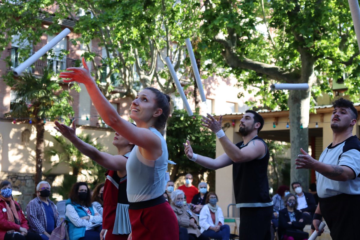 firatrapezireus's tweet photo. #Trapezi2021🎪
“Áureo” de la Cia. #UpArte a La Palma!😍👏
@ReusCultura @reus_cat #CulturaSegura https://t.co/Yo4c01T862