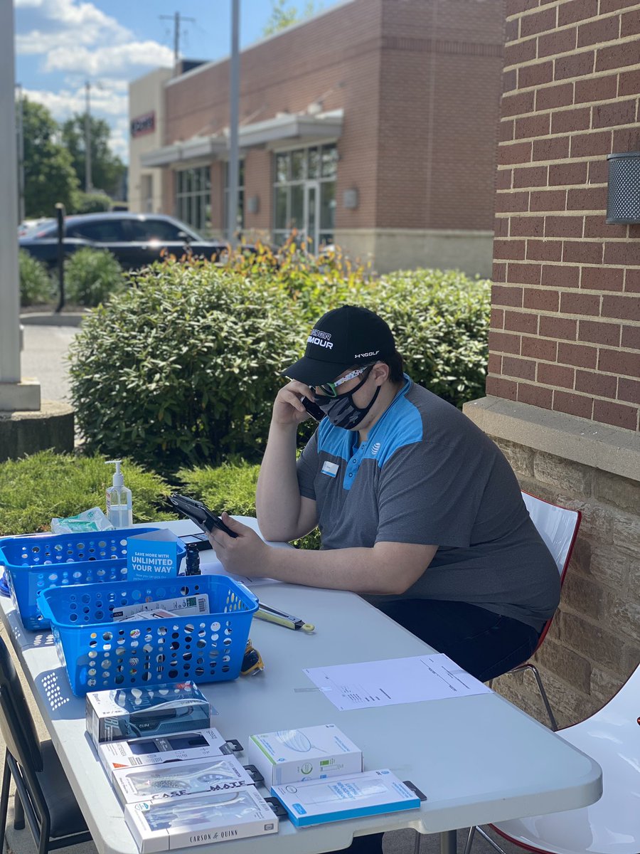 Enjoying some beautiful weather with <a href="/TristenKnox1/">Tristen Knox</a>  #MOHUniversity #lifeatatt <a href="/DerrickGrand11/">Derrick Grandstaff</a> <a href="/Jasmine_Fulmer/">Jasmine Fulmer Redenbaugh</a> @oliveiramikeO