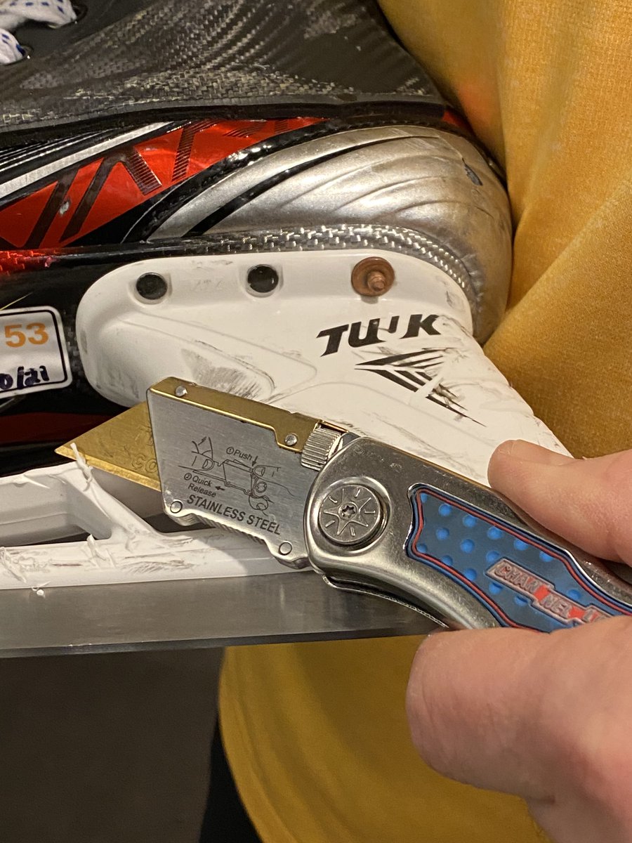 Using the ⁦<a href="/CHANNELLOCK/">CHANNELLOCK®</a>⁩ utility knife to cut off the damaged plastic that’s on the holder.