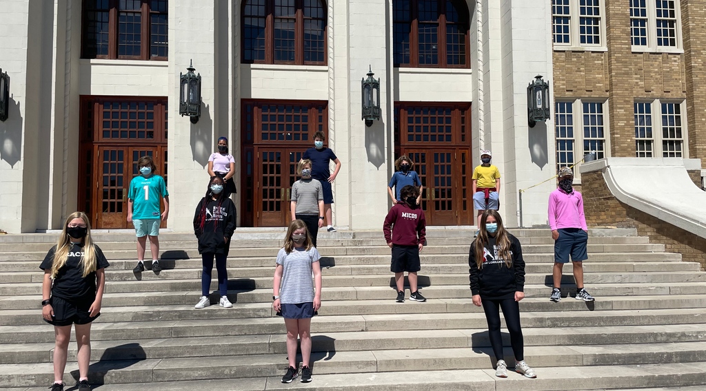 Wilson_School's tweet photo. Walking in the footsteps of those before us who fought for change #CentralHighNPS #WilsonSchoolStL #LittleRockNine https://t.co/trEEN7qdEN