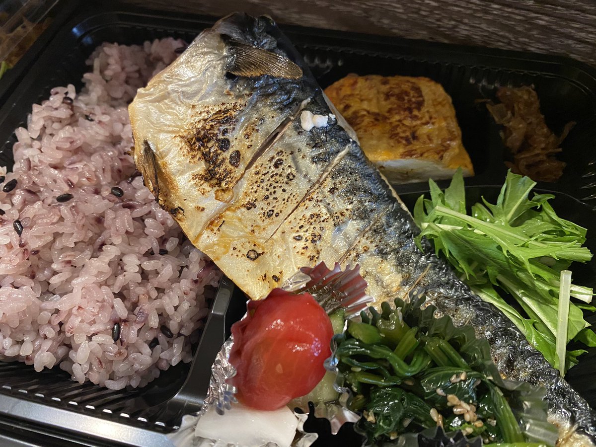 お久しぶりです！
昨年芸人を辞めまして
長堀橋の日本酒うさぎで働いています！
夢と希望をたくさんありがとうございました🙇‍♂️
我こそはスパイスカレーやお酒を愛してやまないぞという方は
引き継ぎインスタ繋がってください🙇‍♂️
instagram.com/marumaru_etc/