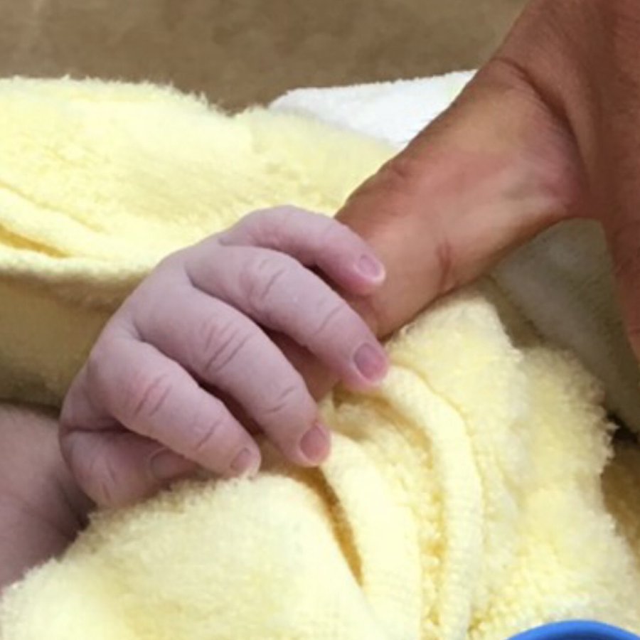 プロレスラー本間朋晃 第1子女児誕生 産まれてきてくれてありがとう 一生かけて守るからね Oricon News