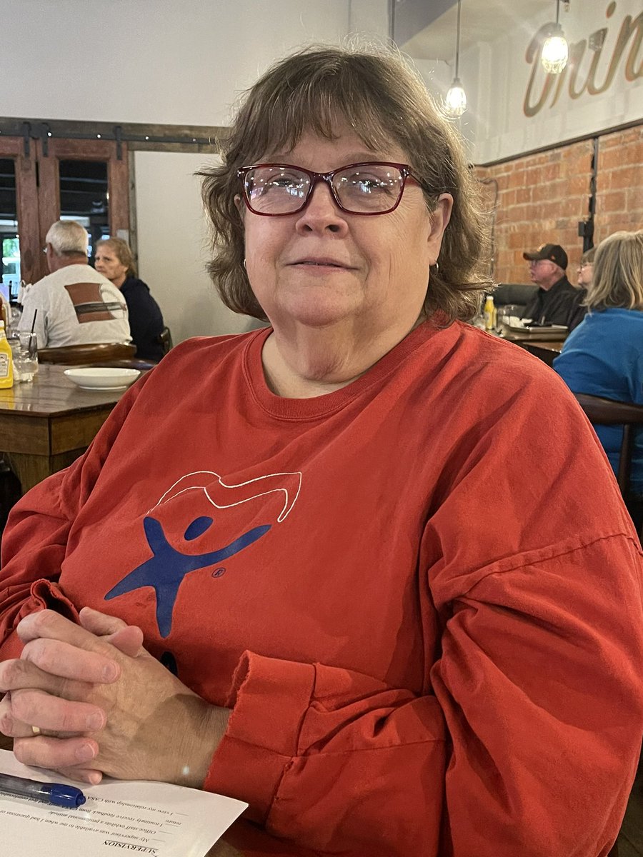 ShelbyCoCasa's tweet photo. We took Kathy out to eat for her annual review today to thank her for her work as an advocate. Kathy has advocated for over 5️⃣0️⃣ children🤯. She has been a CASA volunteer for 14 years! Thank you Kathy for all you’ve done! https://t.co/ELFwX25prR