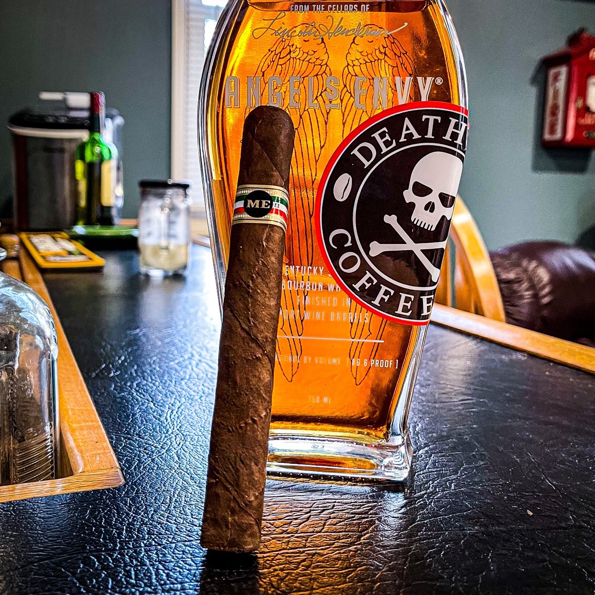 TheBlendNews's tweet photo. ☠��� Death Wish Coffee &amp; Angels Envy - a winning combination!
⁠
📥  Subscribe at https://t.co/24aHFZaF14⁠

⁠
#cigars #botl #sotl #cigarlife #cigarporn #cigarsnob #cigaroftheday #cigarsmoke #smokeoftheday #cigarnation #thecigarculture #cigarlifestyle #ashholecigarclub #cigarians https://t.co/CXzrBUPUnG
