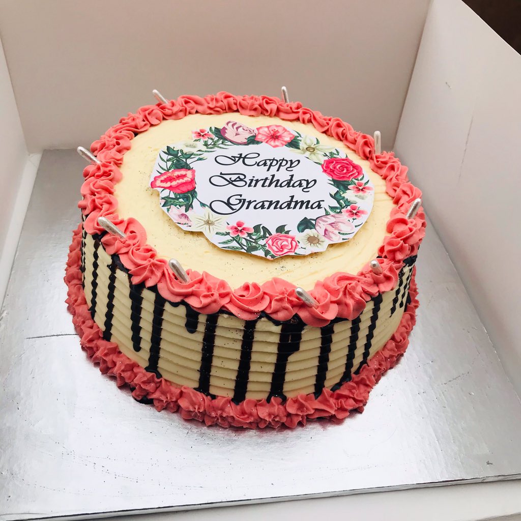 ewaadecakes's tweet photo. Vanilla cake

Single layers 8inches

Delivered to Akute.

Please help retweet 🙏🏽🙏🏽🙏🏽 https://t.co/lFpr4HLSKb