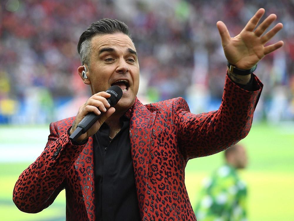 Robbie Williams will play himself in biopic