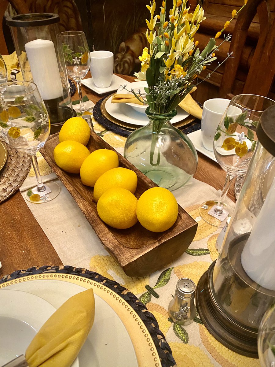 zulemas15's tweet image. Decorating took place today with a bit of a “lemon zest” mode. ❤️
#vintagestyle #interiordesign #lemondecor #homedecor #pier1