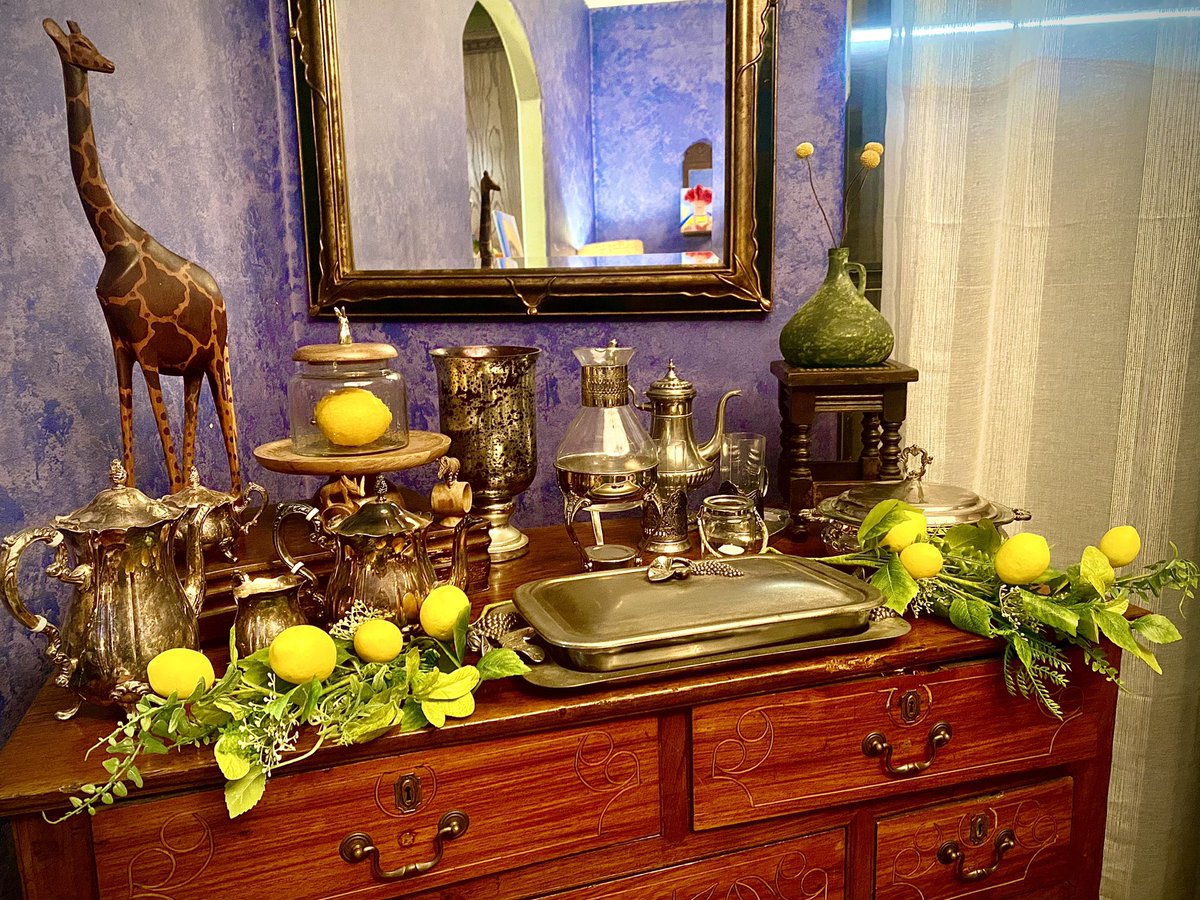 zulemas15's tweet image. Decorating took place today with a bit of a “lemon zest” mode. ❤️
#vintagestyle #interiordesign #lemondecor #homedecor #pier1