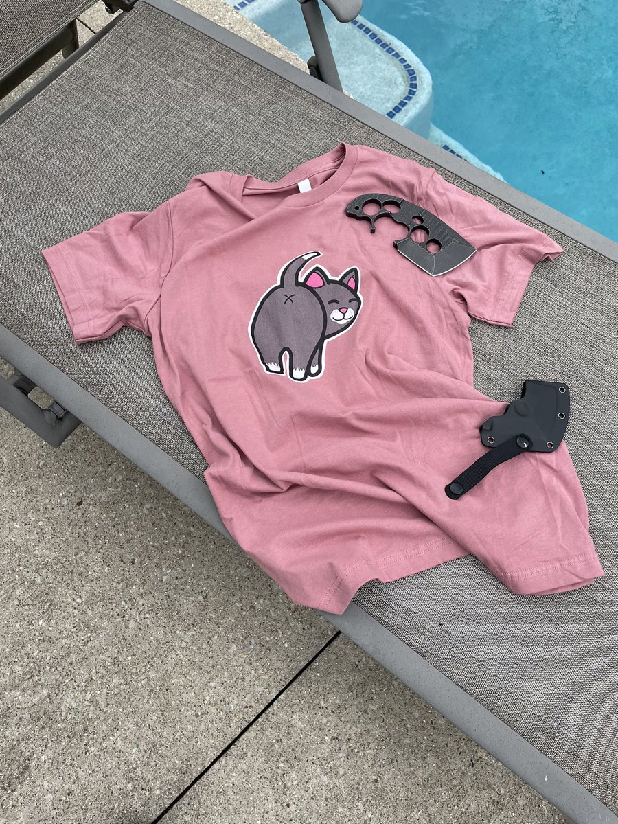 BDBladeWerX's tweet photo. I was gonna wish you all a happy weekend, but I figured I’d let this little #pucker do the talking! 😂🤣 Many thanks go out to our good friend Tom Tommy’s Barbers &amp; Blades. Give him a holler if you’re interested in getting your own, limited edition #tee. It’s the cats MEEOOWWW!!! https://t.co/HNGwsTZUcS
