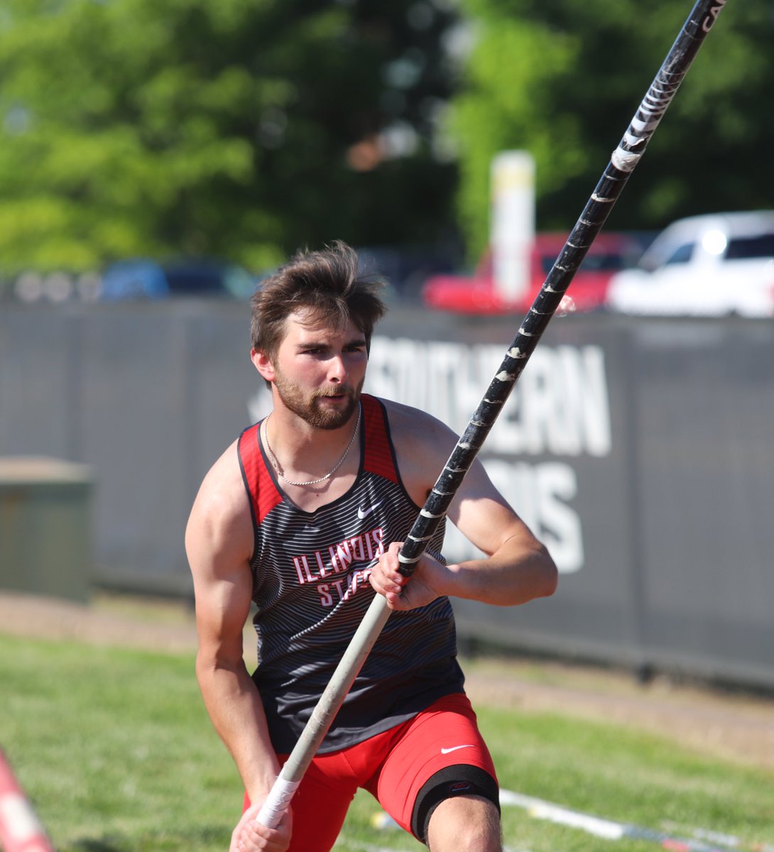 RedbirdTFXC's tweet photo. A Redbird SWEEEEEEP in the pole vault🧹🧹🧹🧹
🥇@Kellen172 5.22m (17-1.5 ft.) 
🥈 Eddie Winner 5.02m (16-5.5 ft.)
🥉 @ryanashenbremer 4.87m (15-11.75 ft.)
4️⃣ Sam Peschke 4.87m (15-11.75 ft.)

#redbirdTFXC #MVCtf https://t.co/6ylTgEssSx