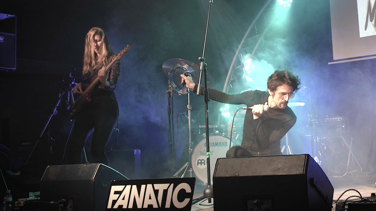 Pastiche musical que lo mismo revive al funk neoyorkino que las maracas del mejor momento de la escena Madchester, colores psicodélicos hechos sonidos es un poco de lo que está pasando en el show de <a href="/lasuitebizarre/">LA SUITE BIZARRE</a> en el #FestivalMarvin.