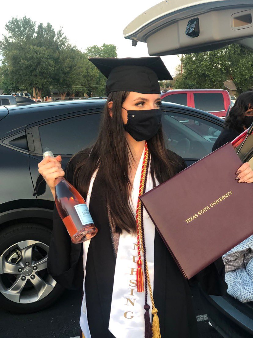 nick5atnight's tweet photo. 🍾🥂👩🏻‍🎓 https://t.co/3nyoWqcuyL