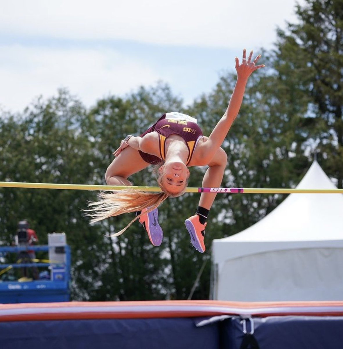 This is a cool pic. 〽️💯 <a href="/GopherSports/">Minnesota Golden Gophers</a> <a href="/GopherCCTF/">Minnesota Cross Country, Track & Field</a>