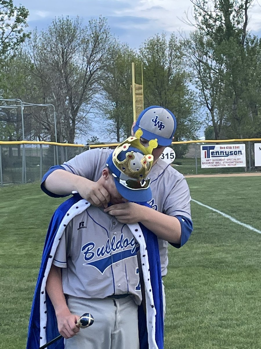 Dawgs lost 13-6 to MLGHEC- Truman. Boys fought back but too late. Krause got “King of the Game” going 4-4.