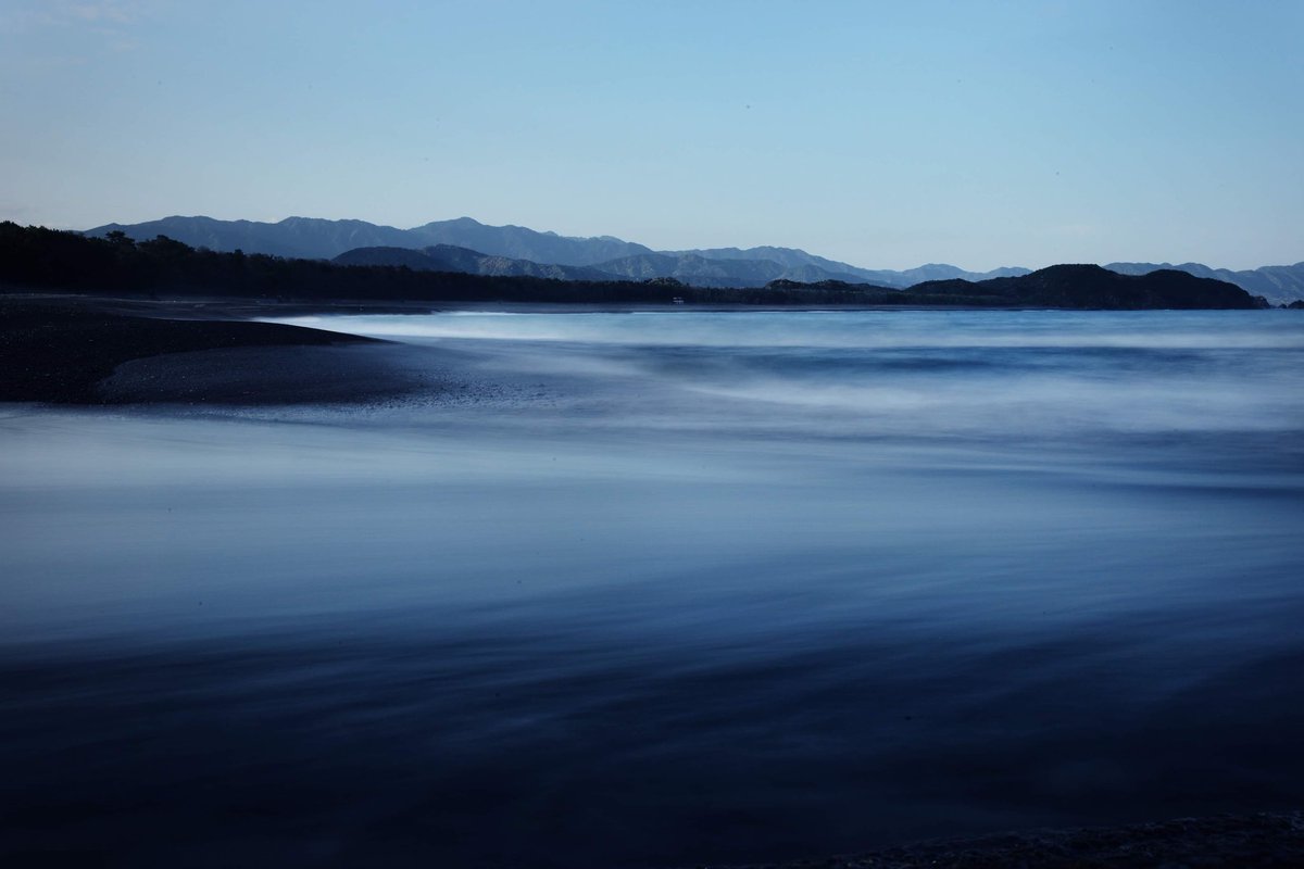 shumpeiohsugi's tweet photo. 静かな山奥。透き通る美しい水が流れる。丁寧な仕事とそこにあるあたたかさ。この地で歩んできた時間。ここには優しい光が降り注ぐ。豊かな地、確かな技術がそこに待っている。https://t.co/ntd2mRsoXK

#徳島 #海陽町 #宍喰 #久尾 #蔭田商店 #干物 #leica #大杉隼平 https://t.co/TEXgMMD2ih