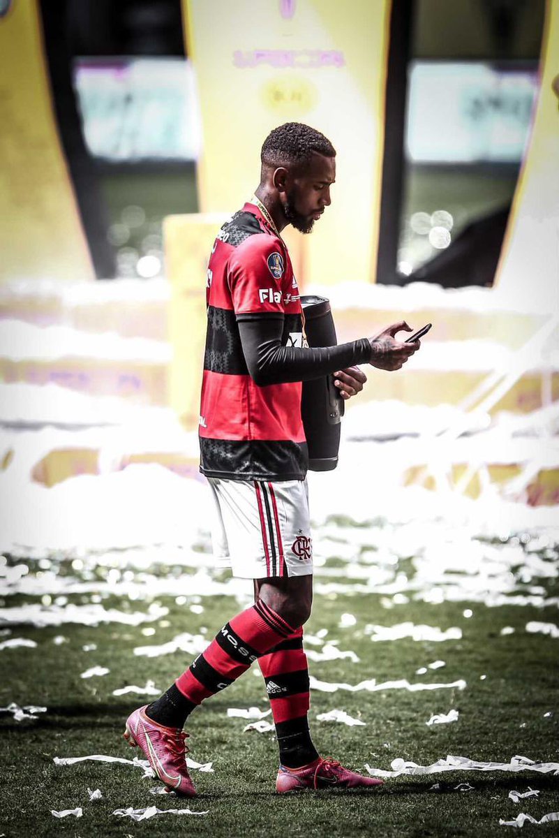 _OsFlanaticos's tweet photo. "O Flamengo recusou a proposta de 25 milhões de euros do Olympique de Marseille pelo Gerson"

eu lendo // eu comemorando https://t.co/w1nui1vTVs